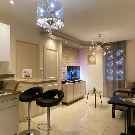 Résidence DESCHAMPS Montluçon Extérieur photo