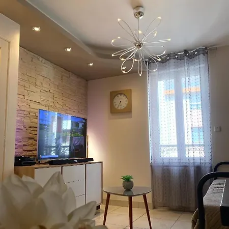 Résidence DESCHAMPS Montluçon Extérieur photo
