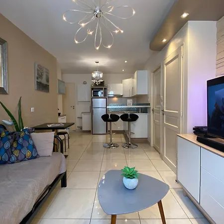 Résidence DESCHAMPS Montluçon Extérieur photo